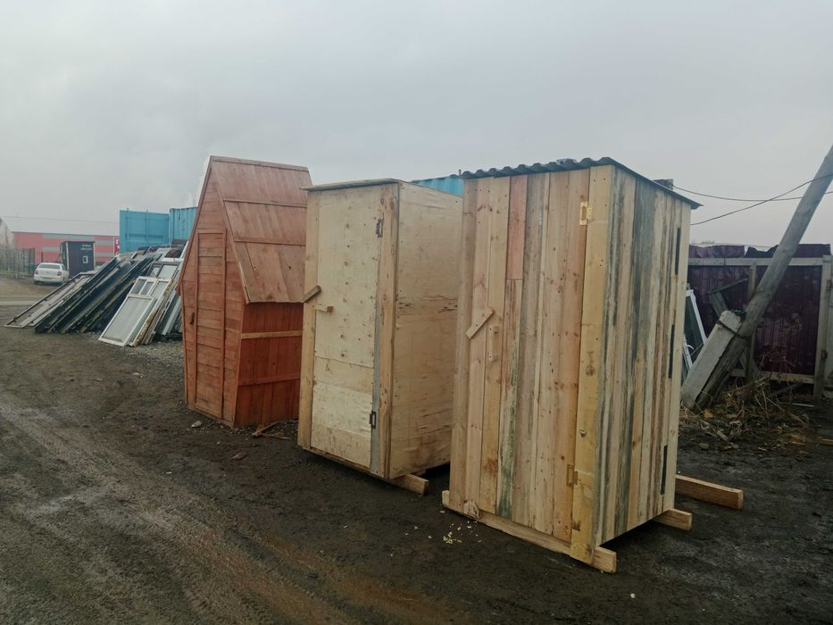 Туалет деревянный, уличный.