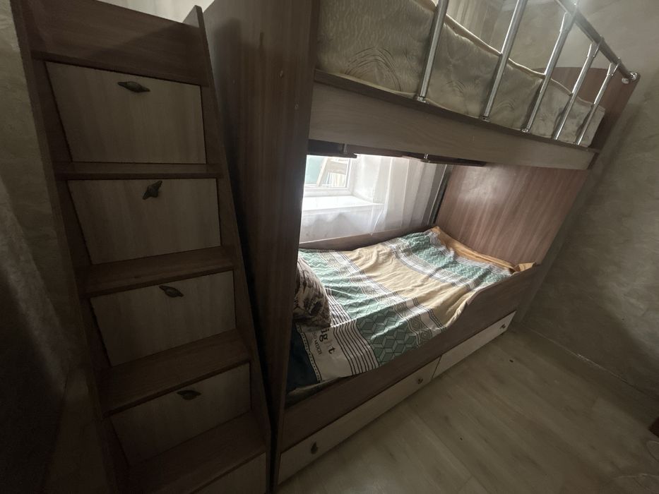 Срочно продам двухяростный кровать