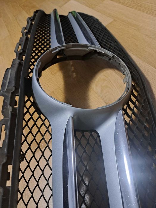 Продавам оригинална решетка за Mercedes W205