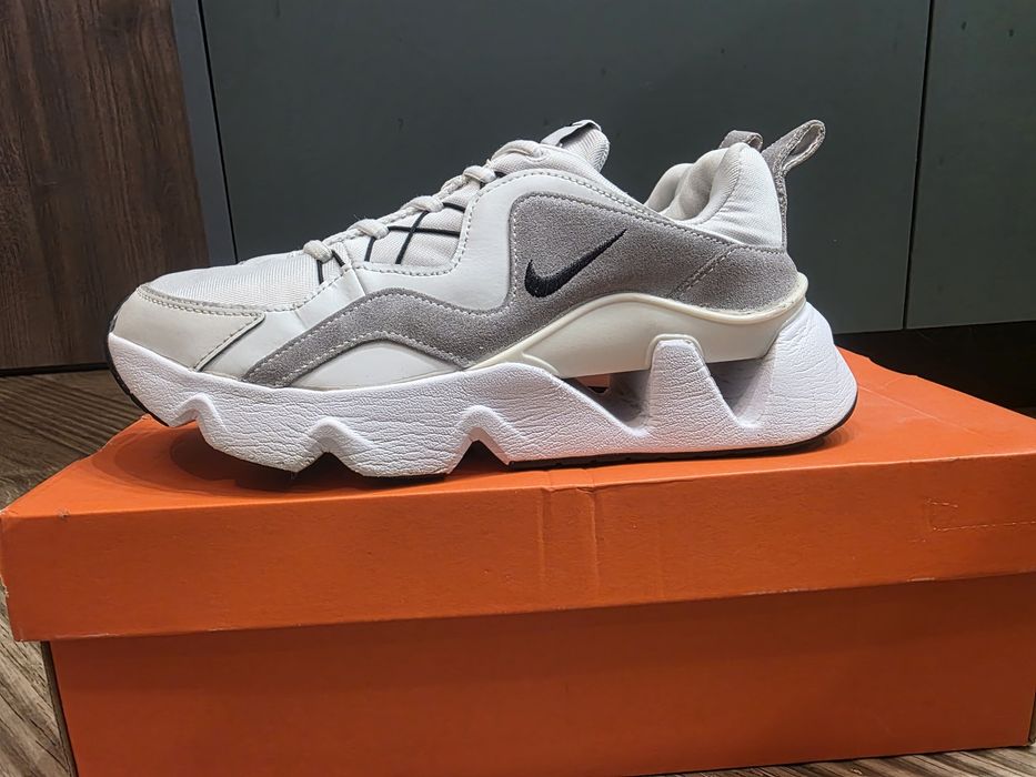 Дамски маратонки NIKE - Резервирани!