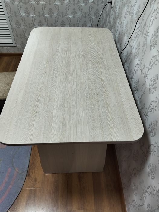 Продам кухнный стол