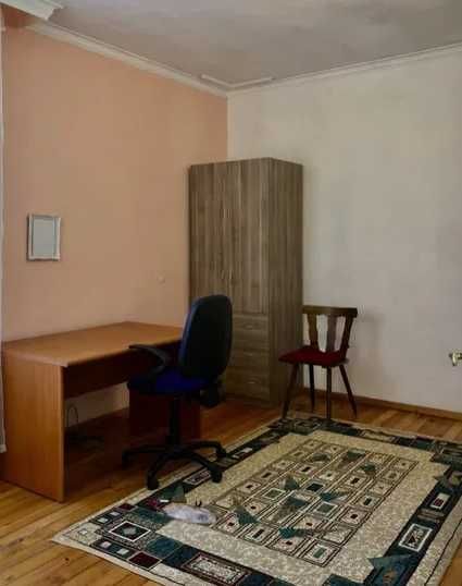 Дава се под наем Тристаен апартамент в София, Център - 93 кв.м за 448.8 € - Снимка #1