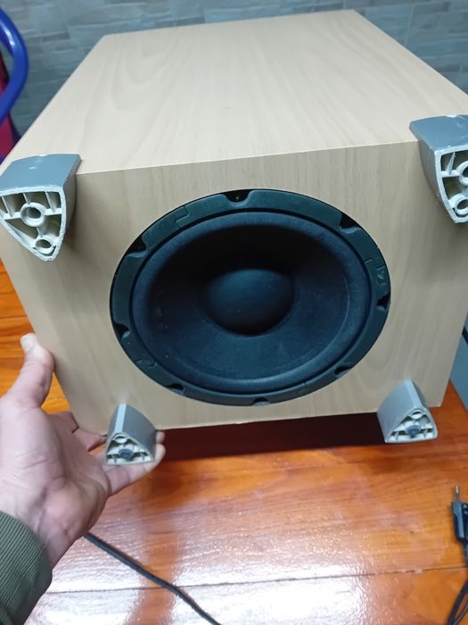 Субуфер активен JBL