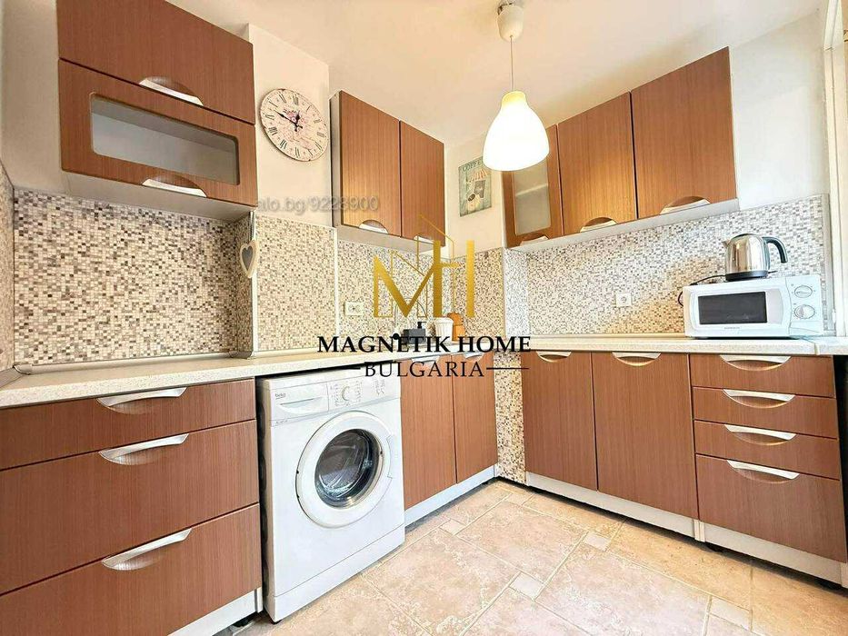 Разкошен двустаен апартамент с отделна кухня до у-ще ”Иван Вазов”