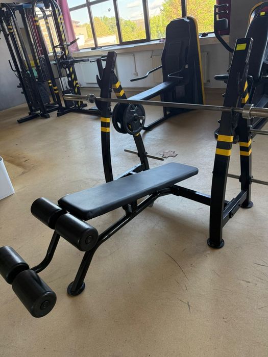 Aparate fitness profesionale , presa piept ,presa picioare la 45, banci piept