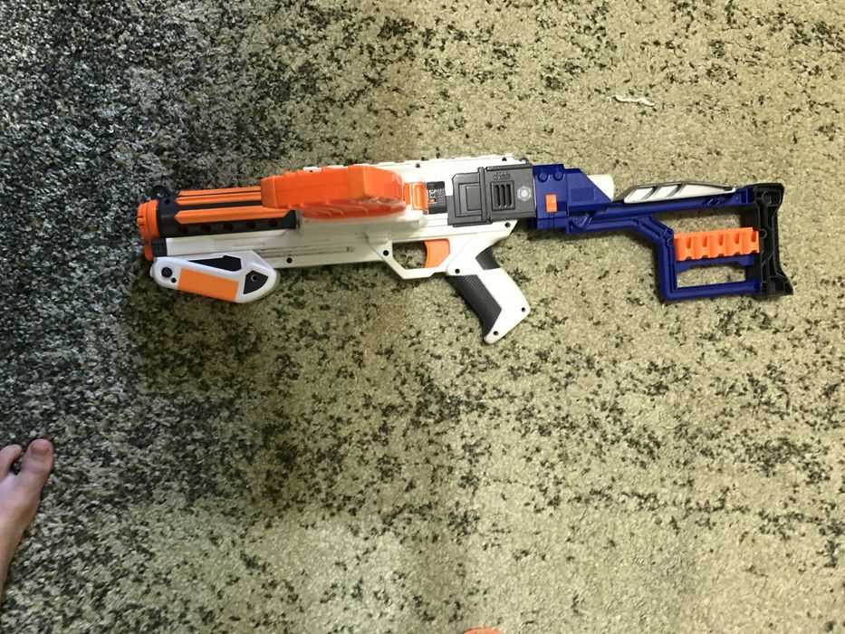 Pusti nerf/2 star wars /1 dart tag / 1 zombie strike