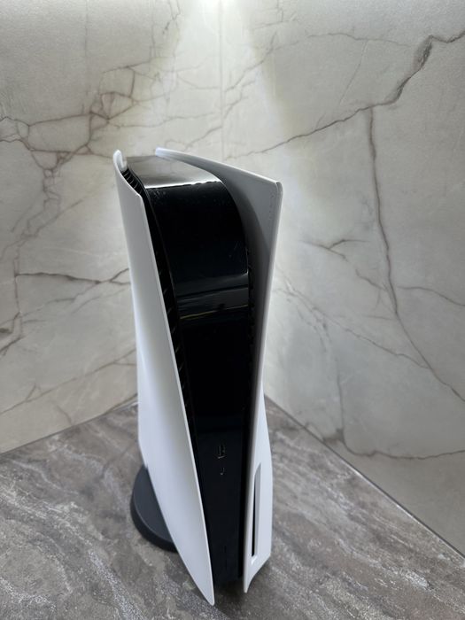 PlayStation 5 с два джойстика