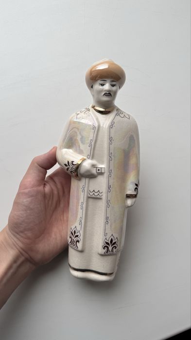 статуэтка из фарфора