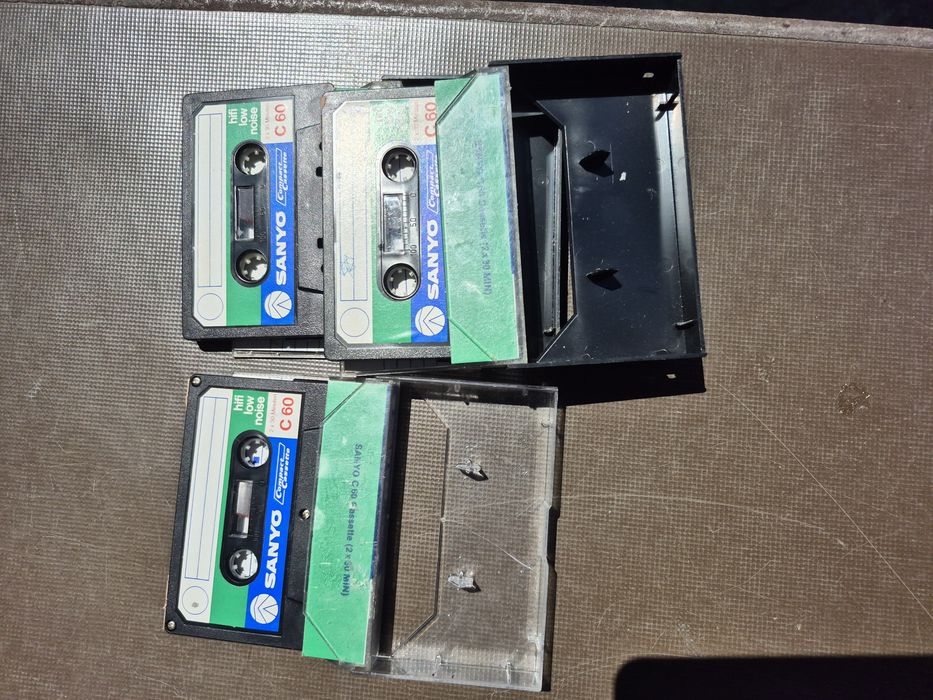 Vând Lot 3 casete audio originale marca Sanyo model de 60 minute colectie muzica mixta