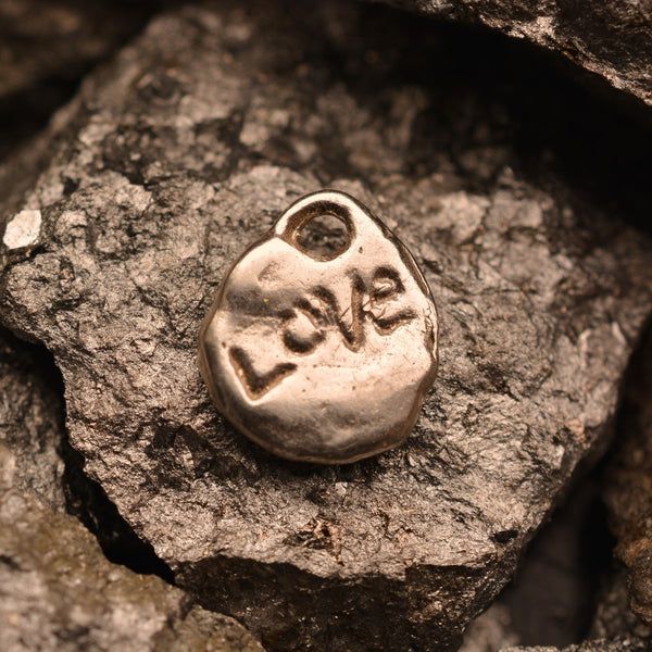 Сребърен медальон 925 „Златно сърце Love“  Амулет на любов и светлина