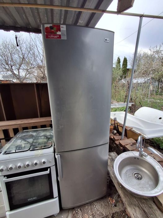 Холодильник для кухни