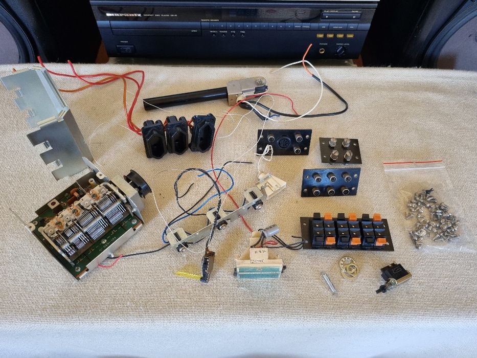 Pachet dif piese, componente Kenwood KR 5200, etc . Perfect functionale.