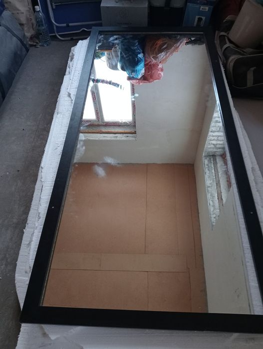 зеркало в рамке.