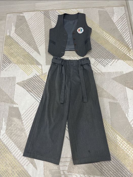 ПБрюки и жакет для девочек возраст 9.10 лет