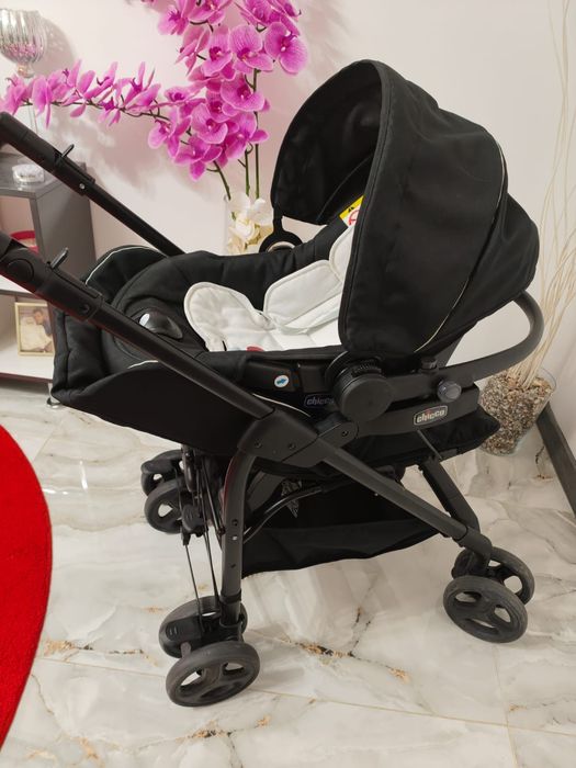 Carucior copil chicco trio sprint 3 in 1. Impecabil