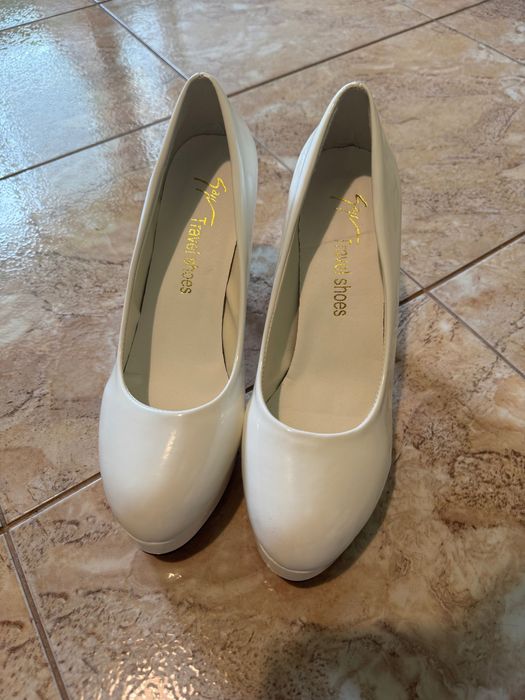 Бели токчета затворени