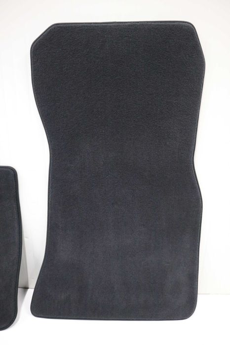 Нови велурени стелки за БМВ Г20 Г21 BMW G20 G21 2 комплекта