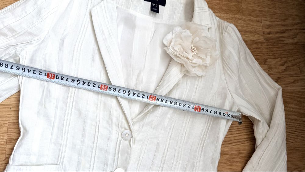 Set elegant H&M din in - Sacou (36) și Fustă (38) - Alb/Crem
