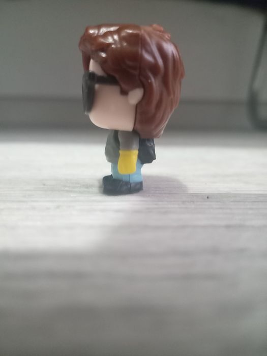 Это фигурки осд-очень странные дела