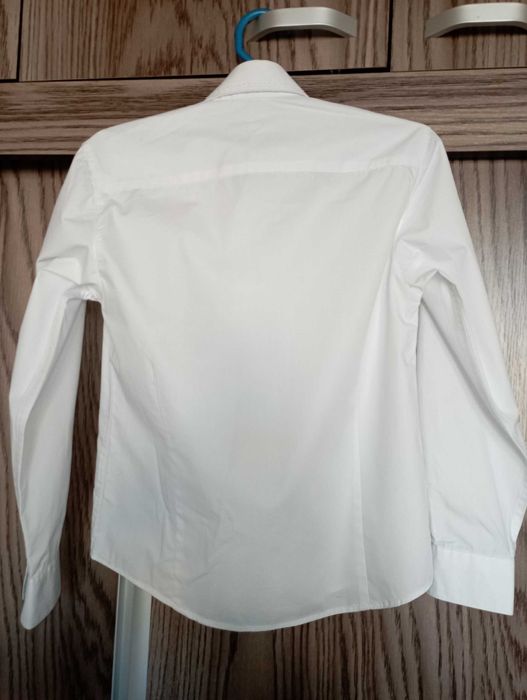 Рубашка почти новая! для 1 класса, размер 122, на 7-8 лет.