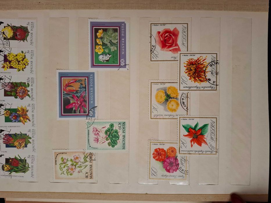 Продам альбом с марками(Тема: Цветы,бабочки,грибы...