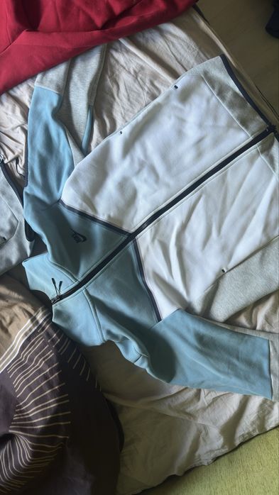 Продавам Nike tech и Essentials Екип