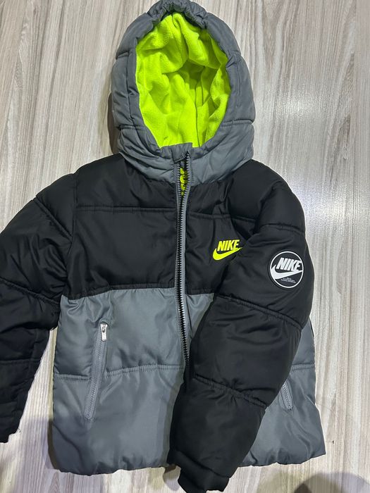 Детско зимно яке на Nike.