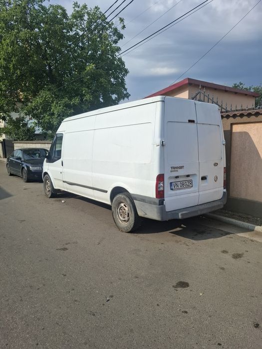 Mașina Ford Tranzit