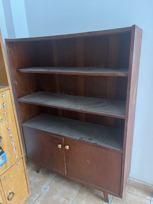 ПОДАРЯВАТ СЕ! Шкаф - 2 броя