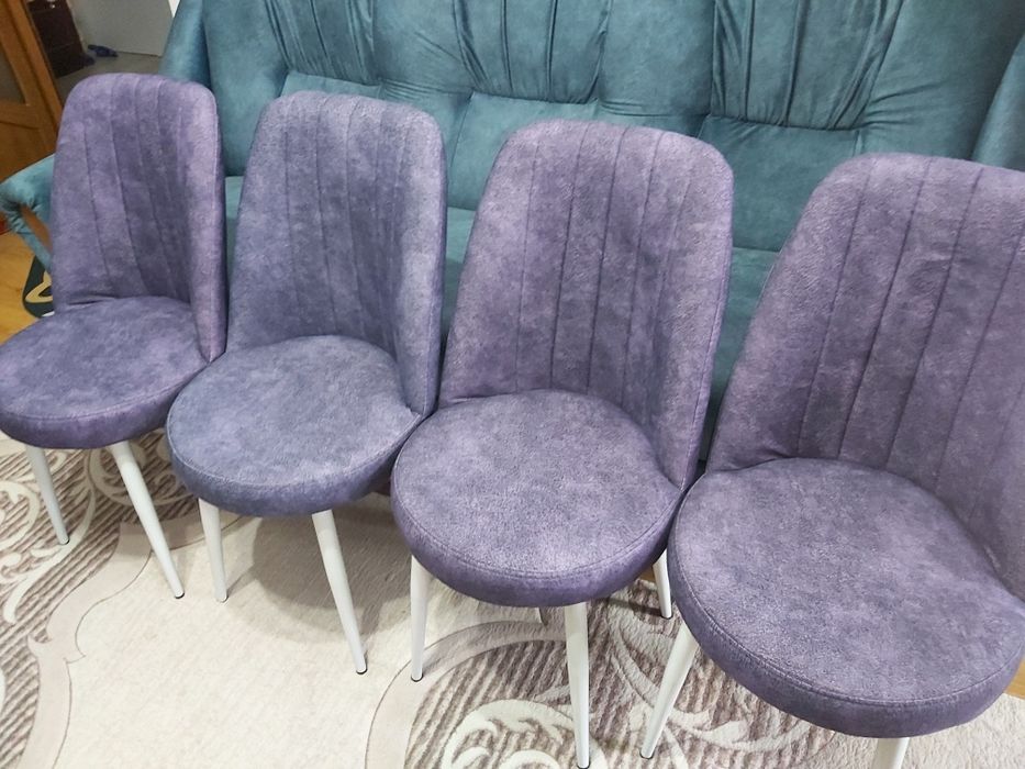 Vind 4 scaune tapițate