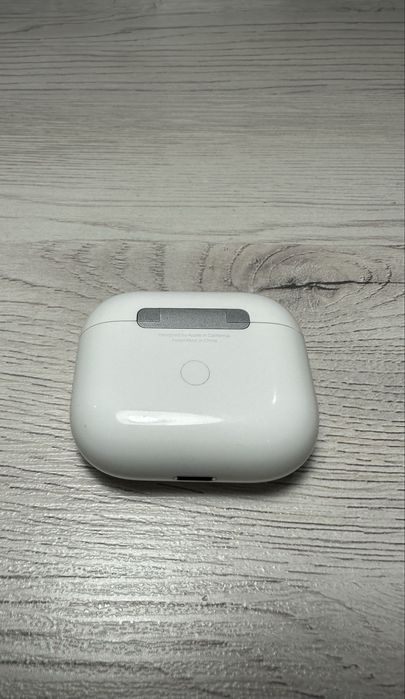 Продам Apple AirPods 3.