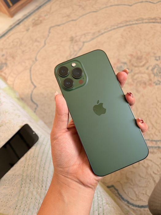 Продам iPhone 13 Pro Max в красивом зелёном цвете Alpine Green.