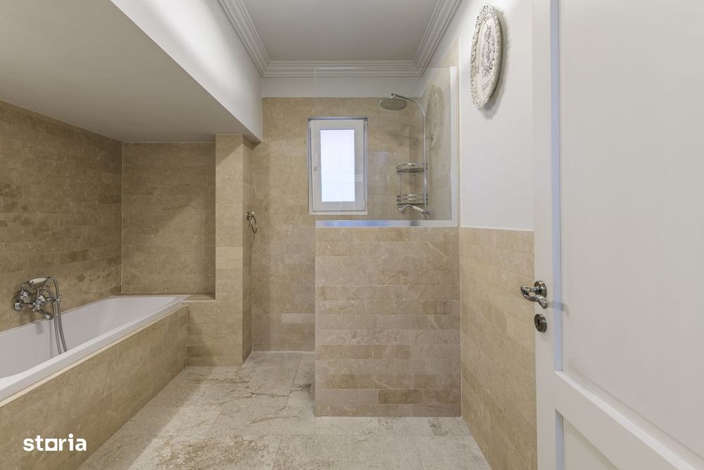 Apartament modern in vila, curte proprie, garaj, Centru