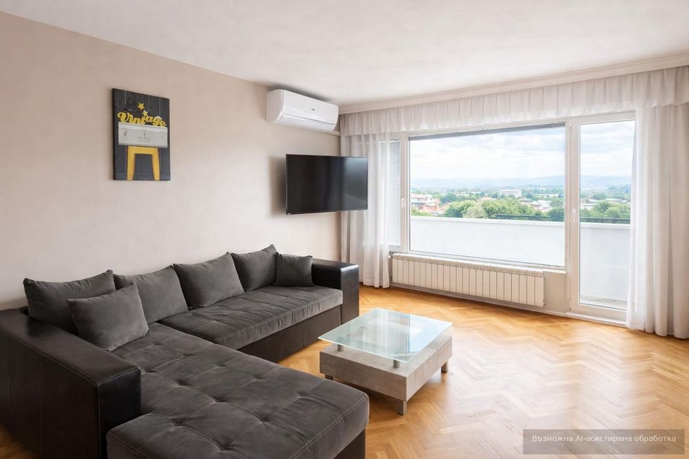 Тристаен апартамент под наем в Център