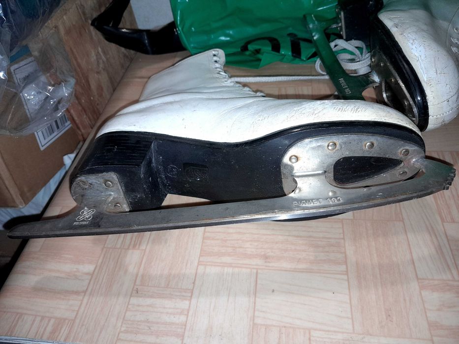 Запазени кънки за фигурно пързаляне