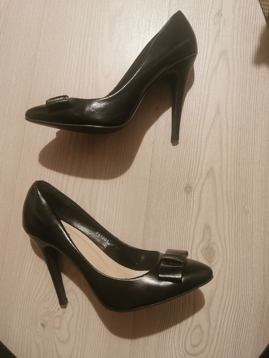 Pantofi eleganți cu toc cui