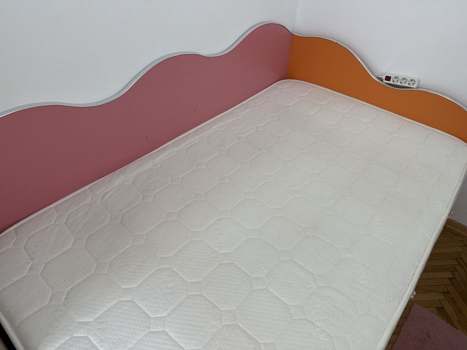 Pat cu saltea in stare excelenta