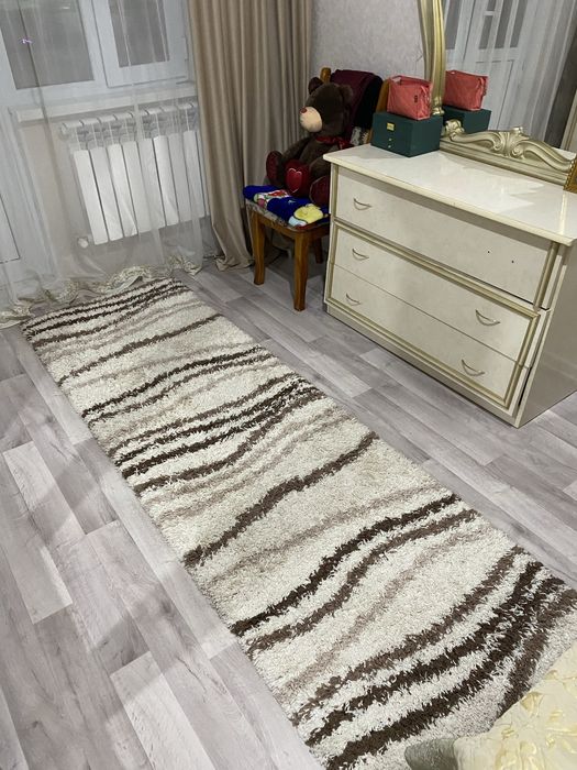 Зеркало, ковер, шторы