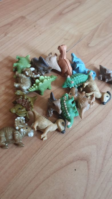Jucarii Kinder dinozauri.