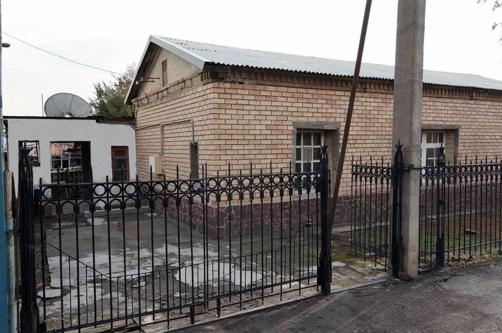 Продается дом в Чирчике 8,8 соток