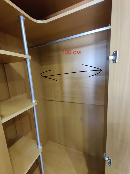 Угловой шкаф в хорошем состоянии