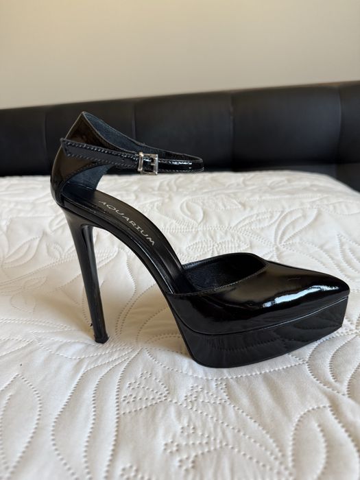 Черни обувки на висок ток