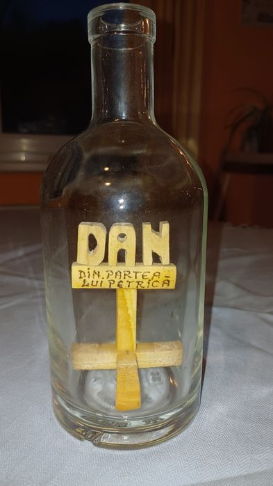 Sticle diferite cu nume sau alte modele din lemn