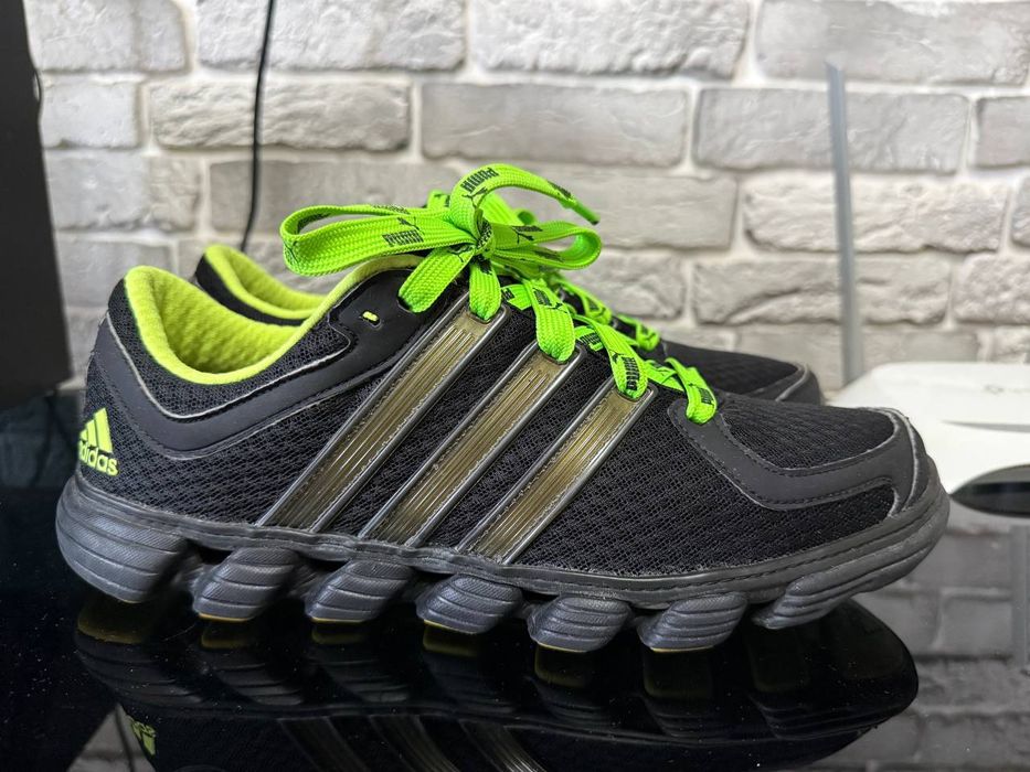 Оригинальные кроссы adidas