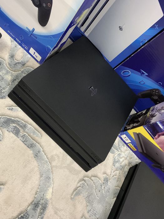 Продам playstation4 Pro4k 1TB с играми и два джестика гарантия год