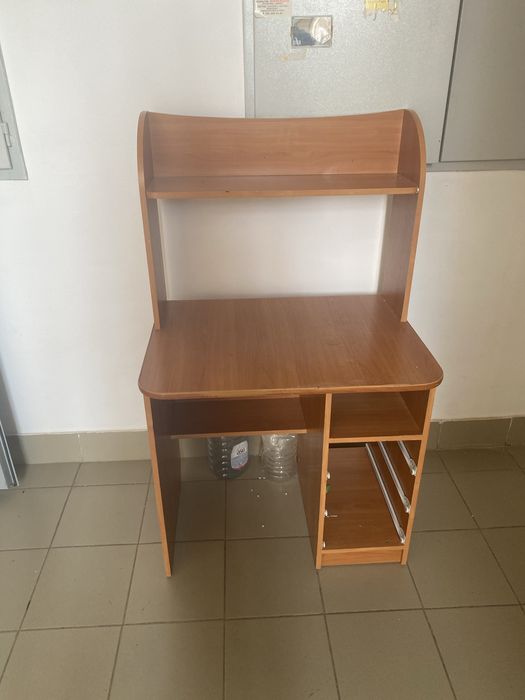 Продам компьютерный стол