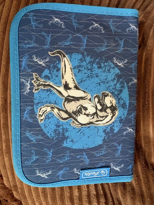 Ученическа раница с динозаър Herlitz Blue Dino + подарък несесер
