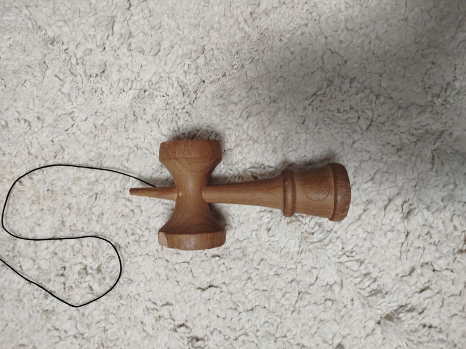 Vând kendama buna