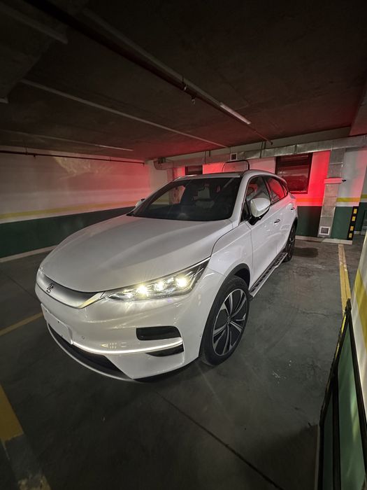 BYD Tang 4wd. 6 seats.