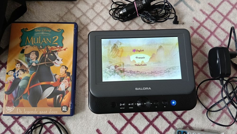 Преносими DVD плейъри аксесоари и много дискове с анимации